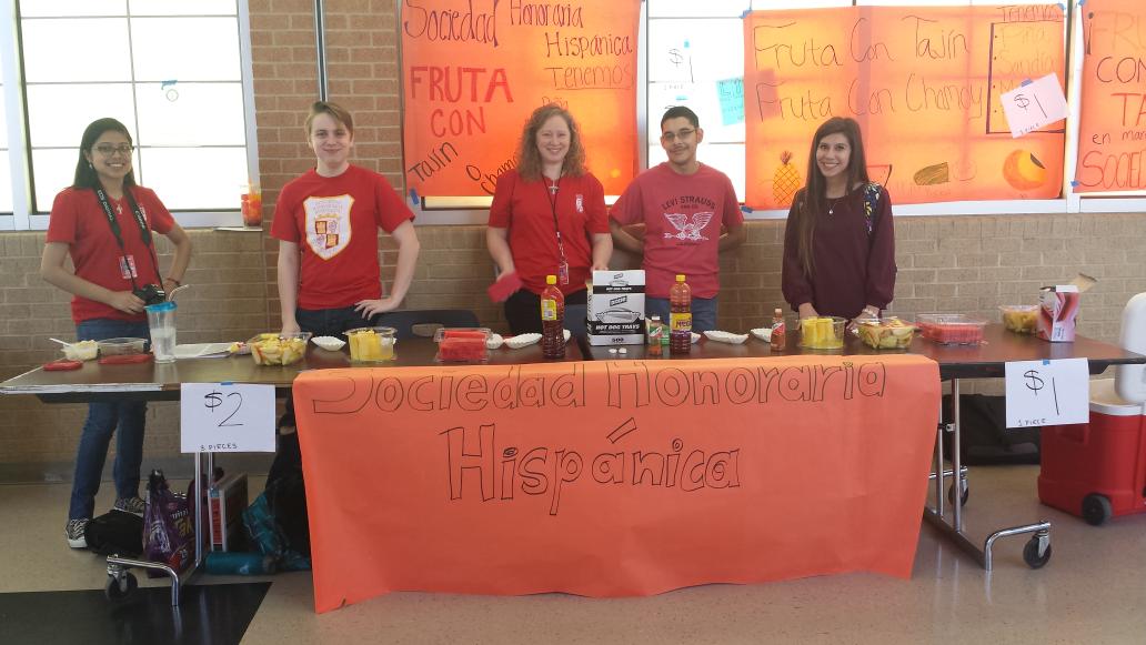 fvaldez3's tweet photo. Now serving #FrutasConChile by the 500 Hall. Come support @NHS_SHH ! 🍎🍉🍍🍑😋 http://t.co/AANFD6ryCf
