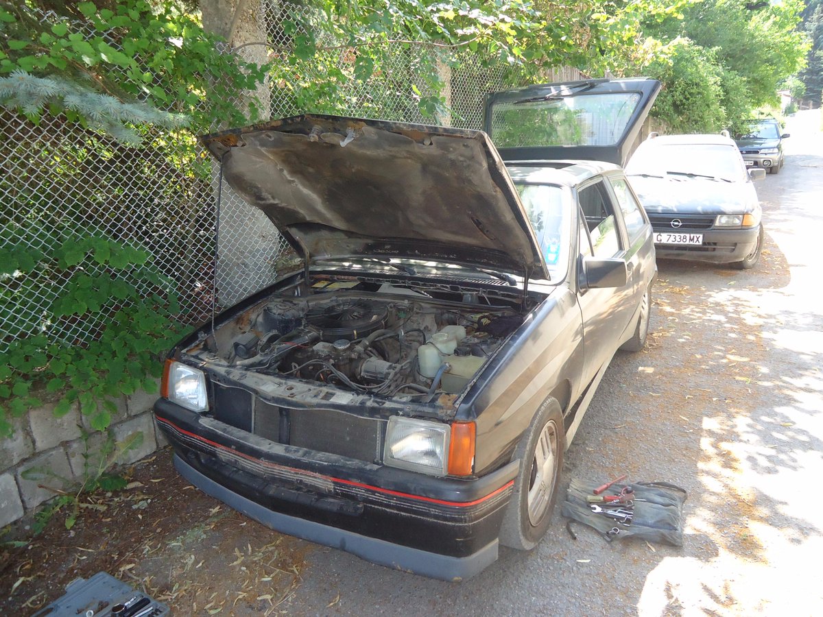 HyperionRac1ng's tweet photo. #Thebigone #C20XE #Webber #ARP #Z20LET #GSi #CorsaA #Mattig #Opel Голямата ни Corsa A подготвяна за клас S2 :) http://t.co/55iXSe4YIs