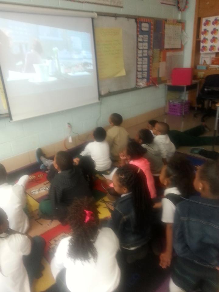 @Empowering262 3rd graders looking at different commercials that illustrate figurative language #powerup262
