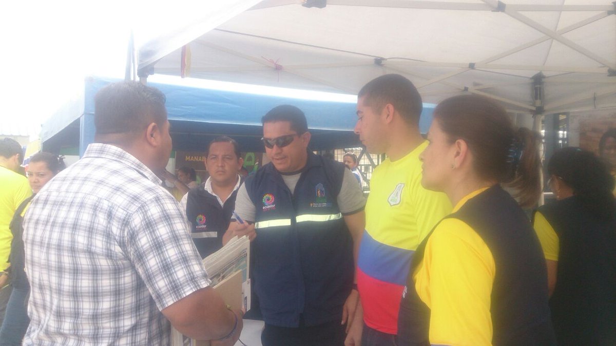 serghiogomez's tweet photo. El @IESS_Campesino d #Manabi trabaja incansablemente a diario en los dispensadorlos d la provincia @raynier82 http://t.co/MRoTOTBRYa