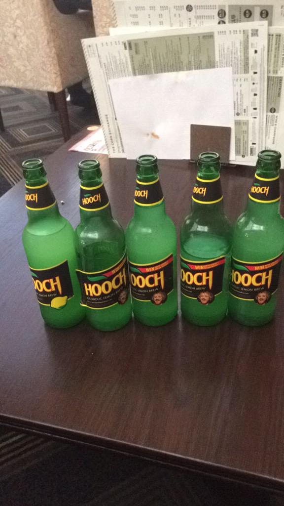 jackburrows5's tweet photo. @LeighFrancis @lemontwittor hooch on a Tuesday afternoon #ooooosh http://t.co/USfFWDcvV6