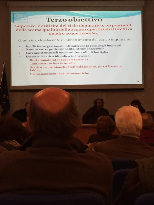 AdriMorlacchi's tweet photo. In Provincia per risanare il lago di Varese. Si troverà la soluzione? @VareseProvincia http://t.co/MLG19CxVTE