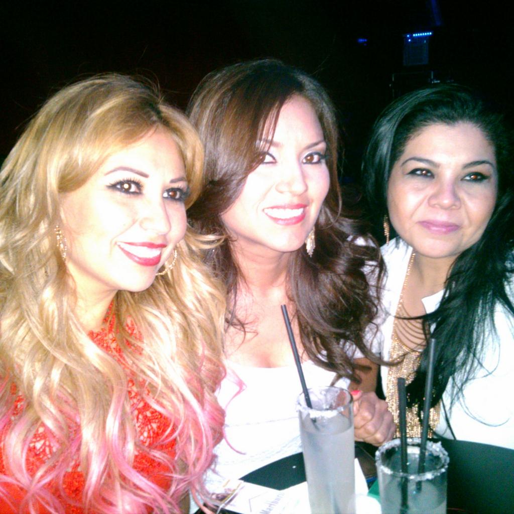 GERONIMOTORRES's tweet photo. @CarlosLoret en mty capacitabdose color y corte http://t.co/KLeeTGV5AI