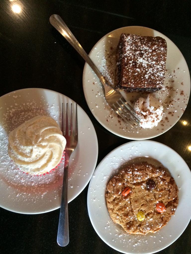 STierEats's tweet photo. All three desserts @lostdogcafe -- Oreo stuffed brownie, peanut butter cookie, vanilla bourbon cupcake #bingfood http://t.co/qWldaaGwgz