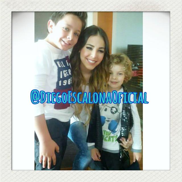 AnGeLdEdAnNaP's tweet photo. Foto Super Tierna entre Elfis @dannapaola Diego Escalona y Hermano de el ayer en la sesion de fotos #MyWayMagazine ;) http://t.co/a0PojosDY3