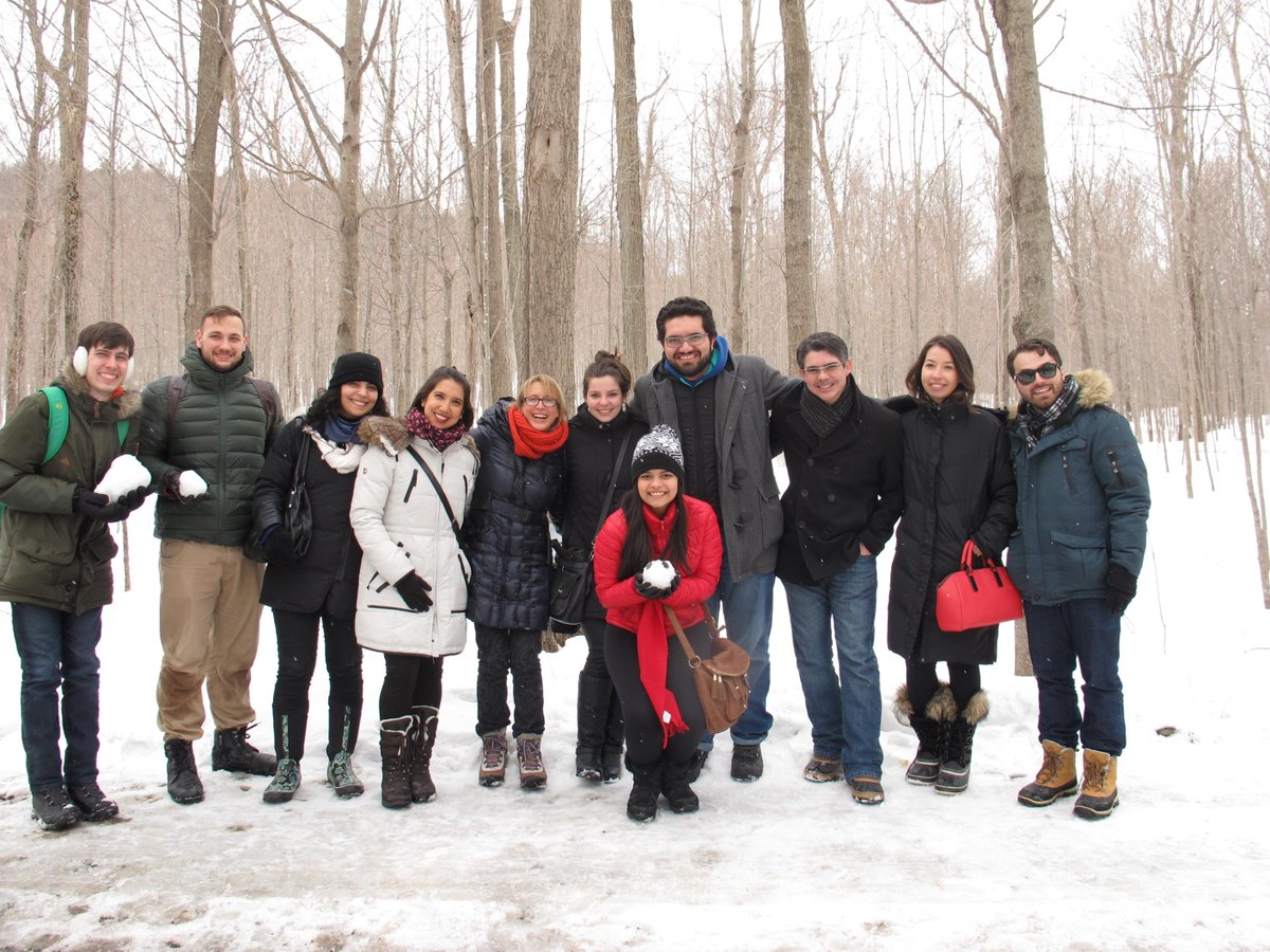 Cabane à sucre  et étudiants brésiliens - #SARUdeM <a href="/jornaldarecord/">Jornal da Record</a>  <a href="/SAE_UdeM/">SAÉ UdeM</a> @JournalForum Brasileiros curtindo o QC