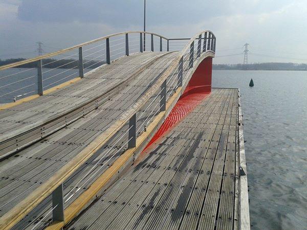 tebezo_nl's tweet photo. Vandaag hebben onze vakmensen de werkzaamheden aan een bijzondere steiger afgerond. http://t.co/AAerWjCcjm