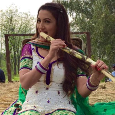 train_diaries_'s tweet photo. @GAUAHAR_KHAN Di trailer release kab hai? Desperately waiting to see u on big screen.#excited #Gunjun #PunjabDiKuddi http://t.co/dOyY9eXOhp