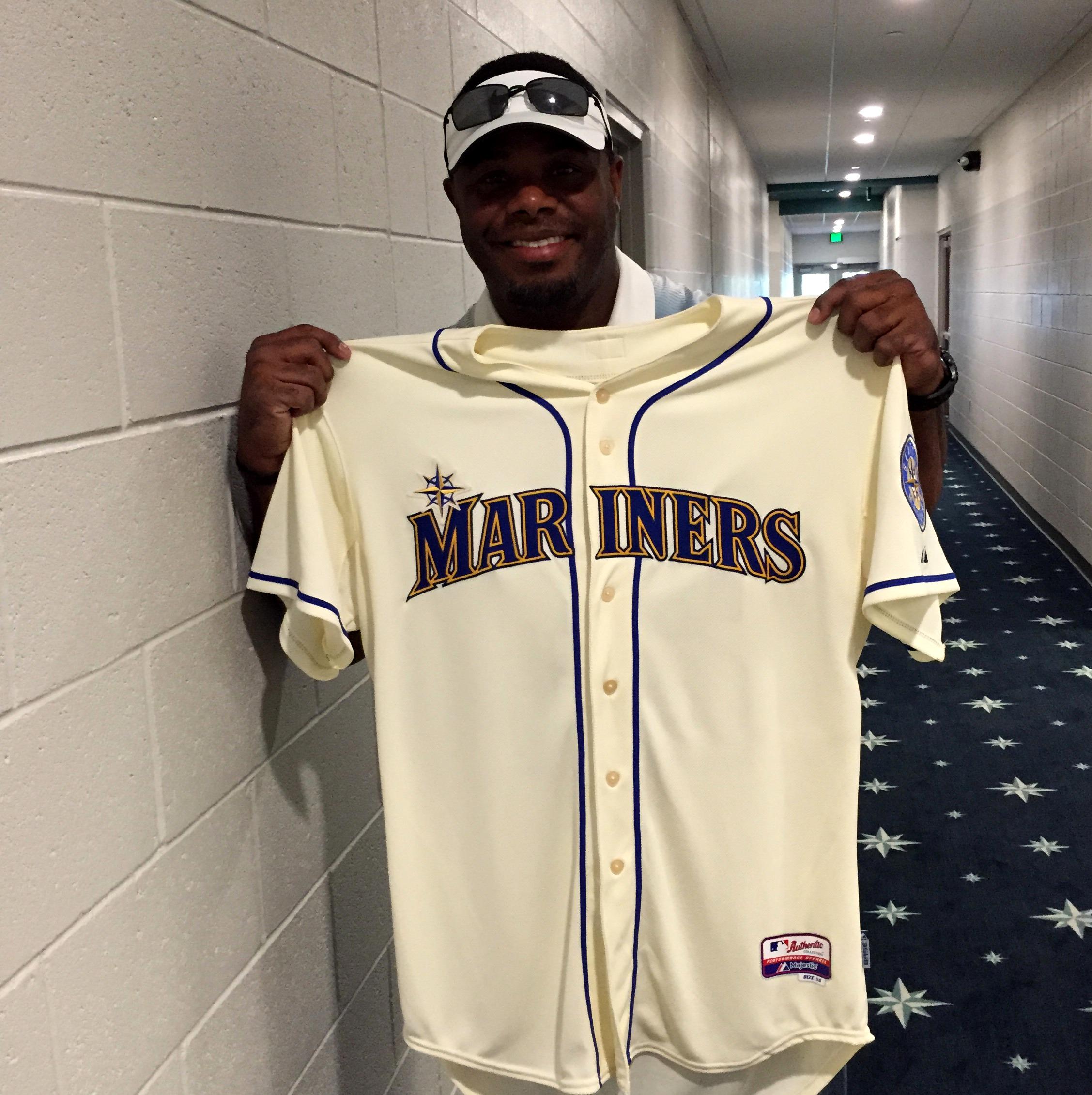 Seattle Mariners on X: Junior gives the #Mariners new Sunday Home Alternate  Uniform his seal of approval.  / X