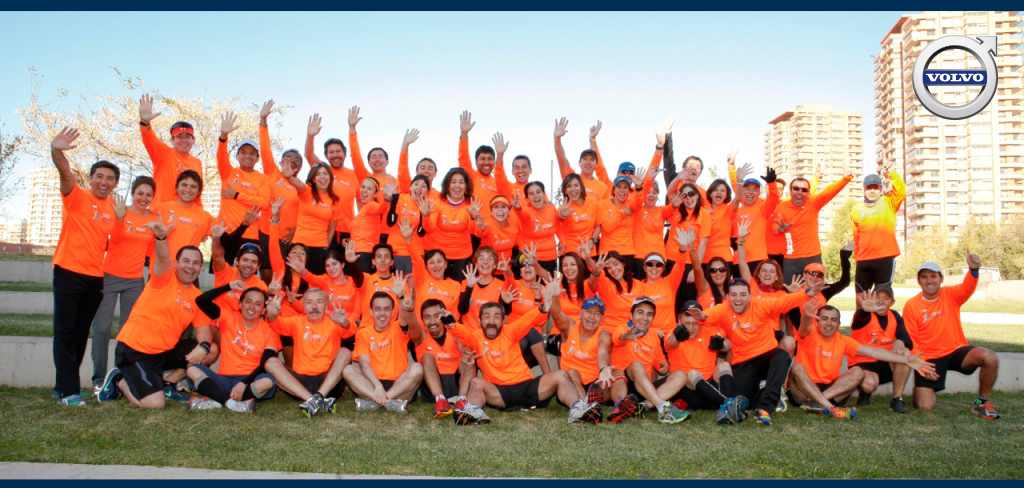VolvoCarCL's tweet photo. Les damos la bienvenida a la familia de embajadores Volvo al gran equipo de @RoadRunnersCL 
Vamos con todo este 2015! http://t.co/8e50WEZgO5