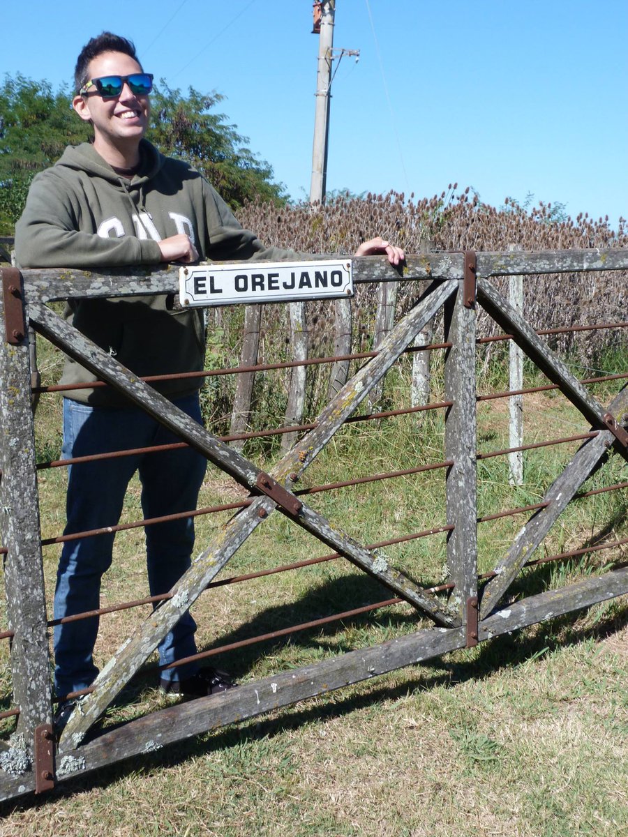 CiceroneBA_Arg's tweet photo. Me ! At gate of the ranch.... what a treat !  #elorejano #pampaargentina http://t.co/JQz2ucnGTA