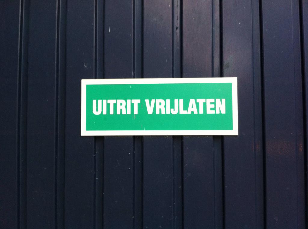 Une1971's tweet photo. Toch lastig hé?! #afvalinzameling #gemeentevenlo #nietdeeerstekeer http://t.co/Ms9lgCKOyG
