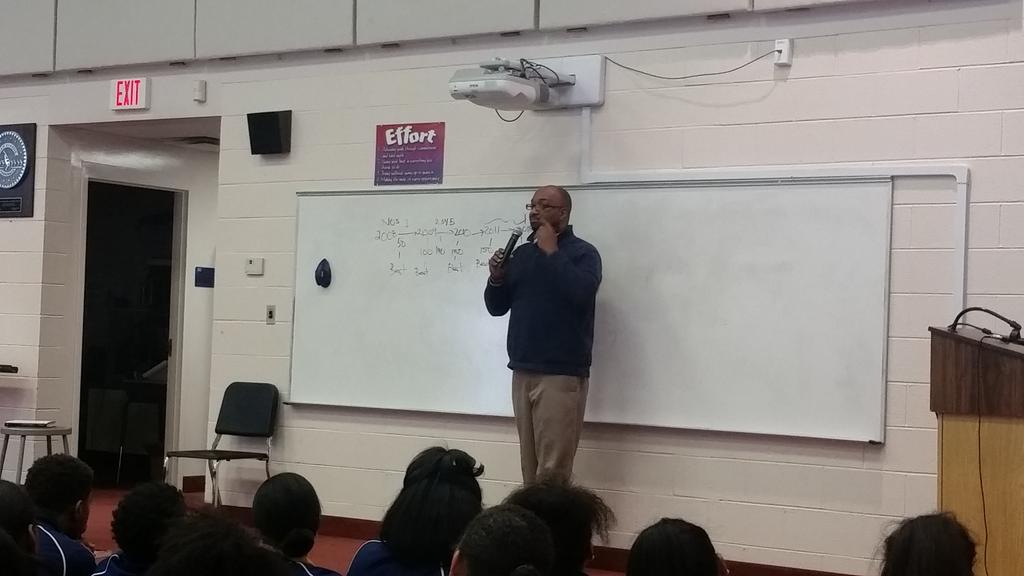 PDLadyConsults's tweet image. @kwamealexander Explaining the #publishingprocess. Don&apos;t let others no&apos;s define your success! #persistence
