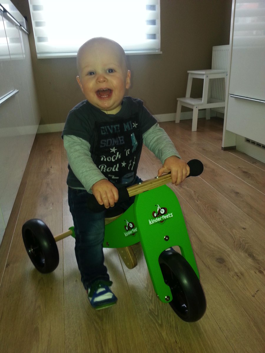 kinderfeets's tweet photo. This made my day. One happy #Kinderfeets rider! #TinyTot #2in1 #balancebike #loopfiets #kinderfeetsnl now on facebook http://t.co/XRkLyGqRiZ