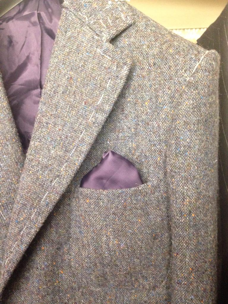 coatmaker's tweet image. SB 3 button roll 2 with 3 #patchpockets. Enjoyed making this one, now off for a #press and #finish #steedtailors