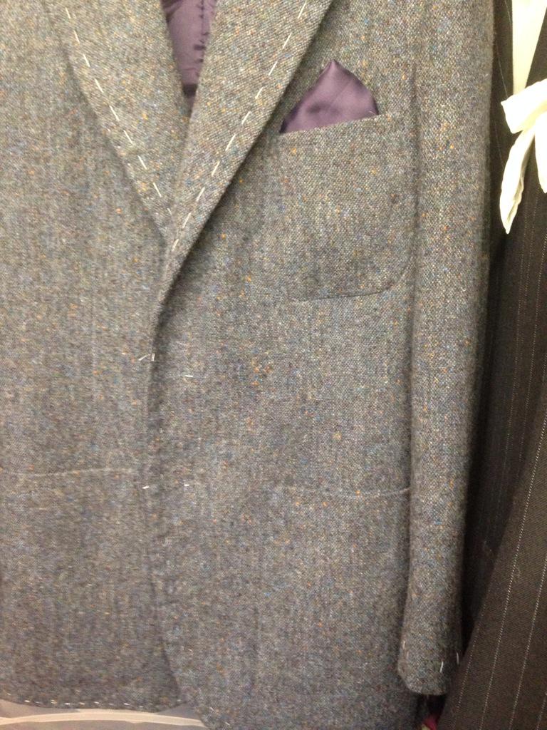 coatmaker's tweet image. SB 3 button roll 2 with 3 #patchpockets. Enjoyed making this one, now off for a #press and #finish #steedtailors
