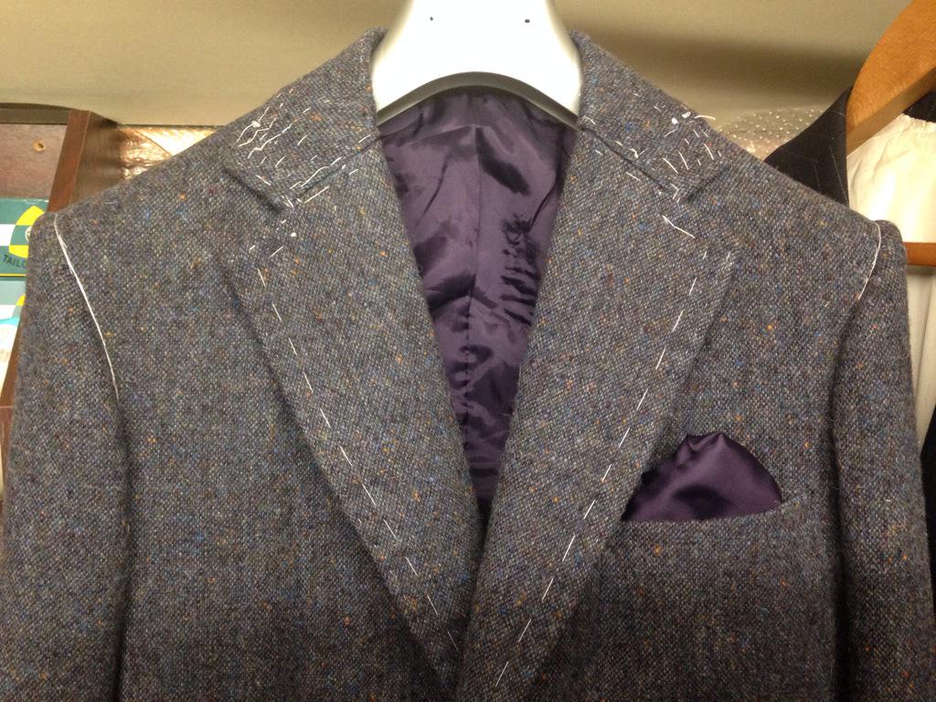 coatmaker's tweet image. SB 3 button roll 2 with 3 #patchpockets. Enjoyed making this one, now off for a #press and #finish #steedtailors