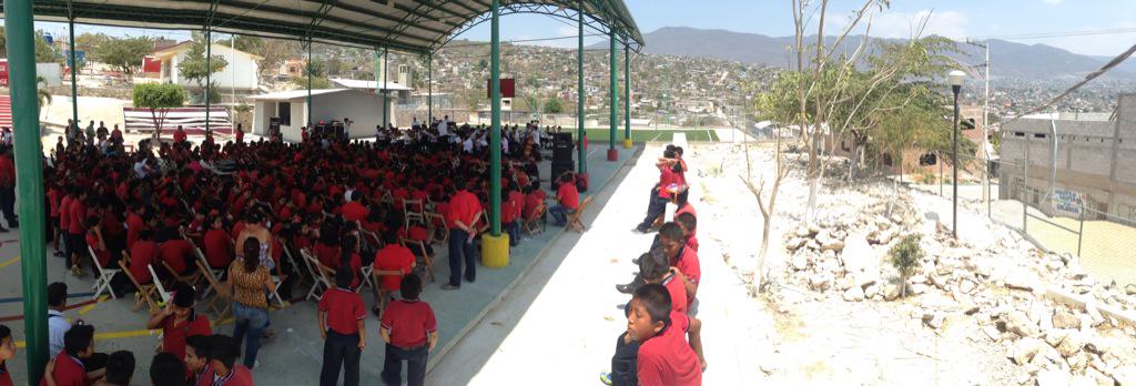 Estamos con la Orquesta Sinfónica de Chiapas en la Escuela Carlos Maciel Espinosa.