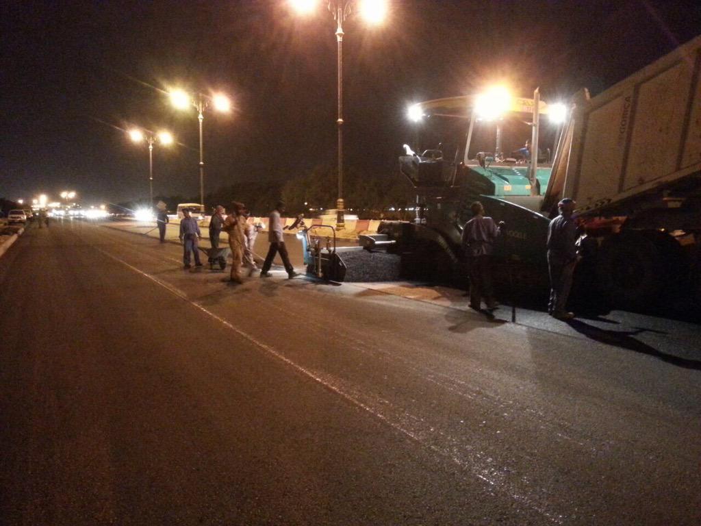 ProjectCommitee's tweet photo. اكمال طبقة الاسفلت الثانيه بشارع الرباط الجهة الجنوبيه http://t.co/mf25nBFnmL
