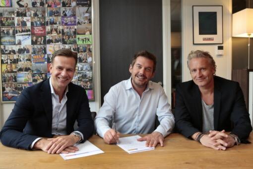 RTL4's tweet photo. Ruben Nicolai gaat bij RTL 4 aan de slag. Hij heeft vandaag een driejarig contract getekend bij RTL Nederland. http://t.co/xKpZgoSQh8