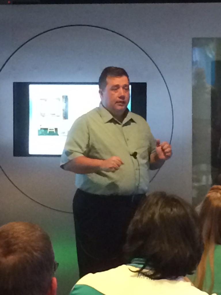 AngieBeltz1's tweet image. #TBTFExLab #spcmedia #Tech_Data Mike Stacks is back getting students excited about Data Center and Cloud!