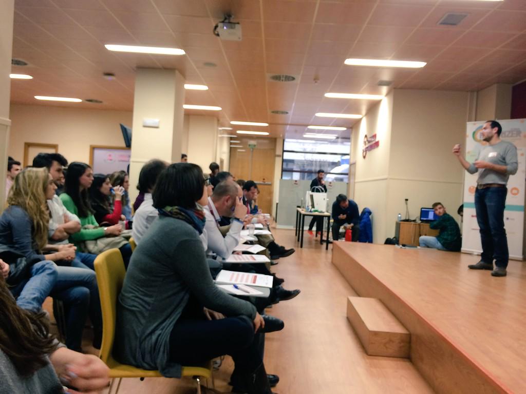 PicameUCJC's tweet photo. Comienzan las presentaciones en Global Futirizer🙀 Deseadnos suerte !!!! 🍀 http://t.co/QPf4vwdhyh