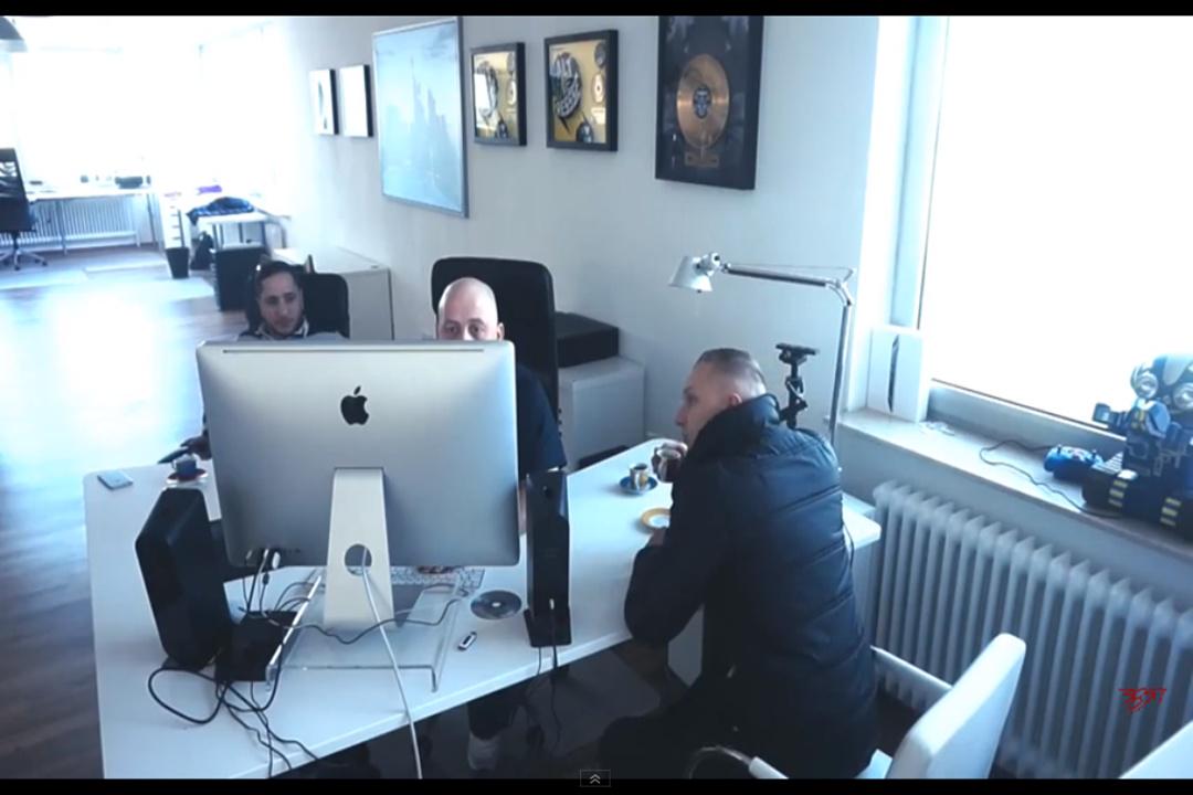 UpnDownTv's tweet photo. Olexesh präsentiert "Listening Session" zusammen mit Celo &amp; Abdi http://t.co/9raZkbJDYj @385ideal @olexesh64 http://t.co/mKMZSdgbm3