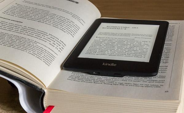 SwiatCzytnikow's tweet photo. Droga @EU_Commission: jedno i drugie to książka. #thatisabook http://t.co/oxQ6PLKMk3