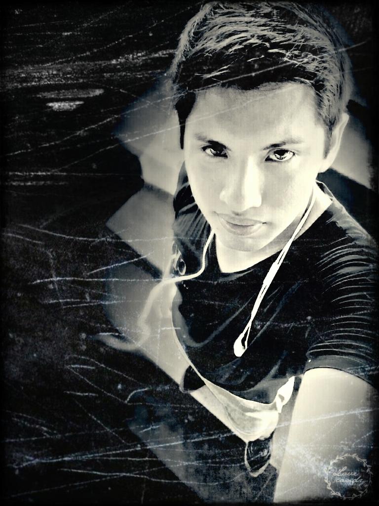 Calfer96's tweet photo. Meu mundo tá branco y preto  #PrecisoDeVoce 👑 http://t.co/jgdEDH51Af