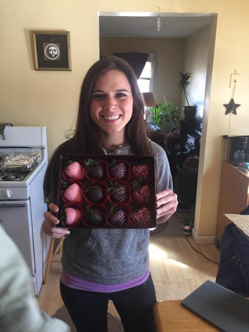 Just came home to these in my box! You guys are the best! 😍🍓🍓🍓🍓🍫🍫🍫🍫 http://t.co/ufJJyj8JU9<a href="/tag/hometown"class="tags"><span>#hometown</span></a><a href="/tag/buffalo"class="tags"><span>#buffalo</span></a>