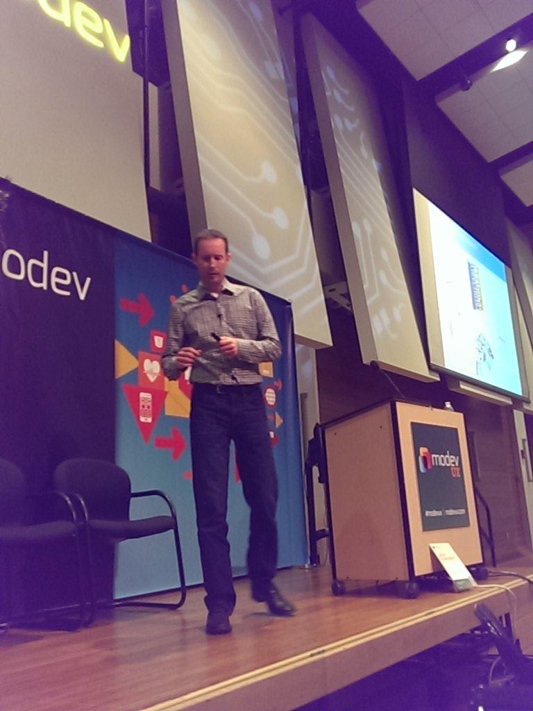 BrandonTLuong's tweet image. Steve from @hellowallet is in the house! #dctech #modevux