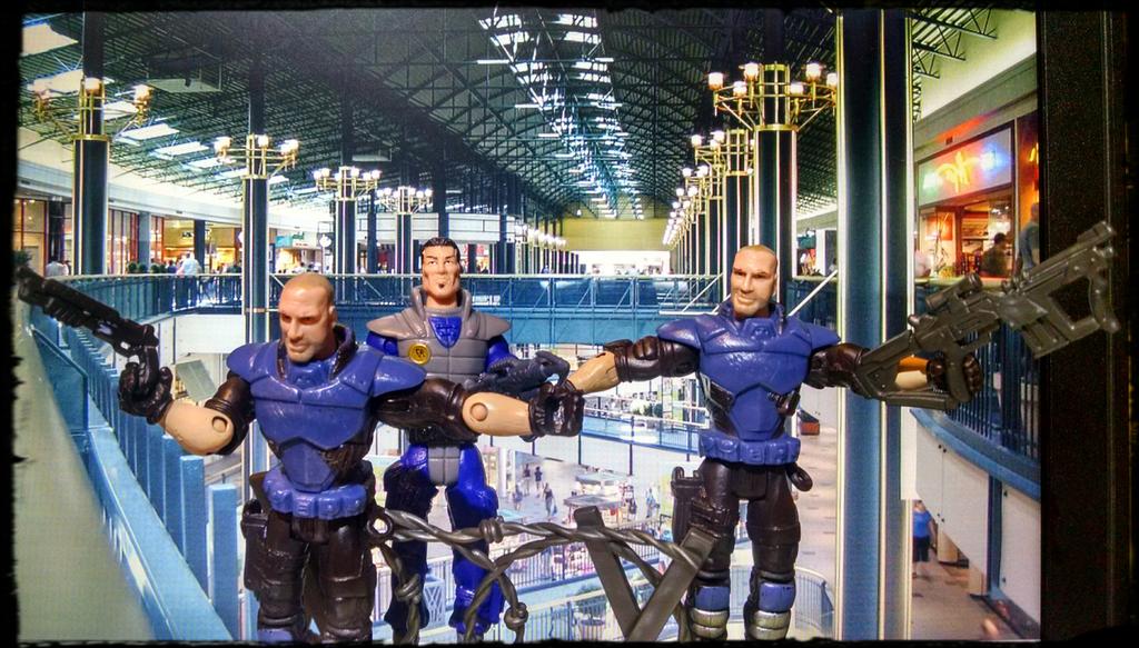 Marcomumarco's tweet image. #itsmymall  #BlackLivesMatter #moa11  Its my mall! (said the riot police) #keepyourmall