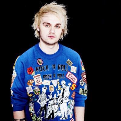FamousMatch's tweet photo. @TRAGlCJACOB Michael clifford http://t.co/3nUJN6SBbI