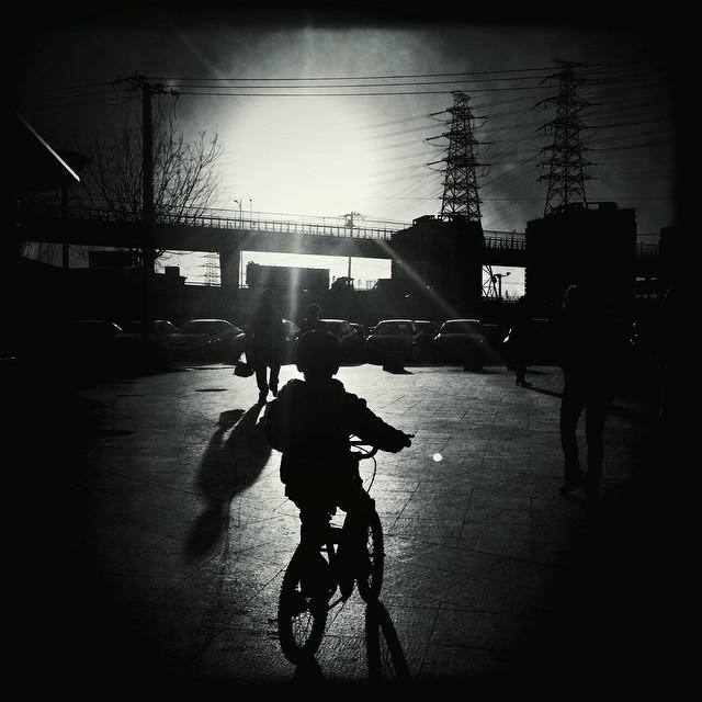 sioksiok's tweet photo. 《光圈》Aperture -- "You are an aperture through which the universe is looking at and exploring itself" -- Alan Watts " … http://t.co/UQotA6Xafl