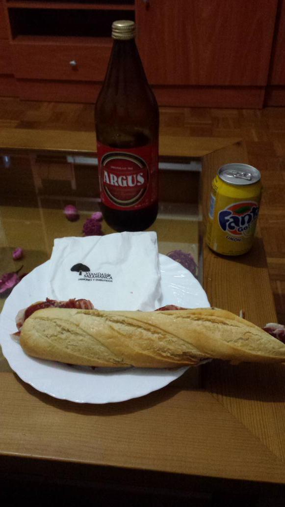 Lereleeee's tweet photo. Cena de hoy #iberico #panosotraseslavida #lillosecuidabien #mefascinaestepiso #yvosotrasmas😍 @94_cristi @alba_maria_ http://t.co/w1J8ZWoif2