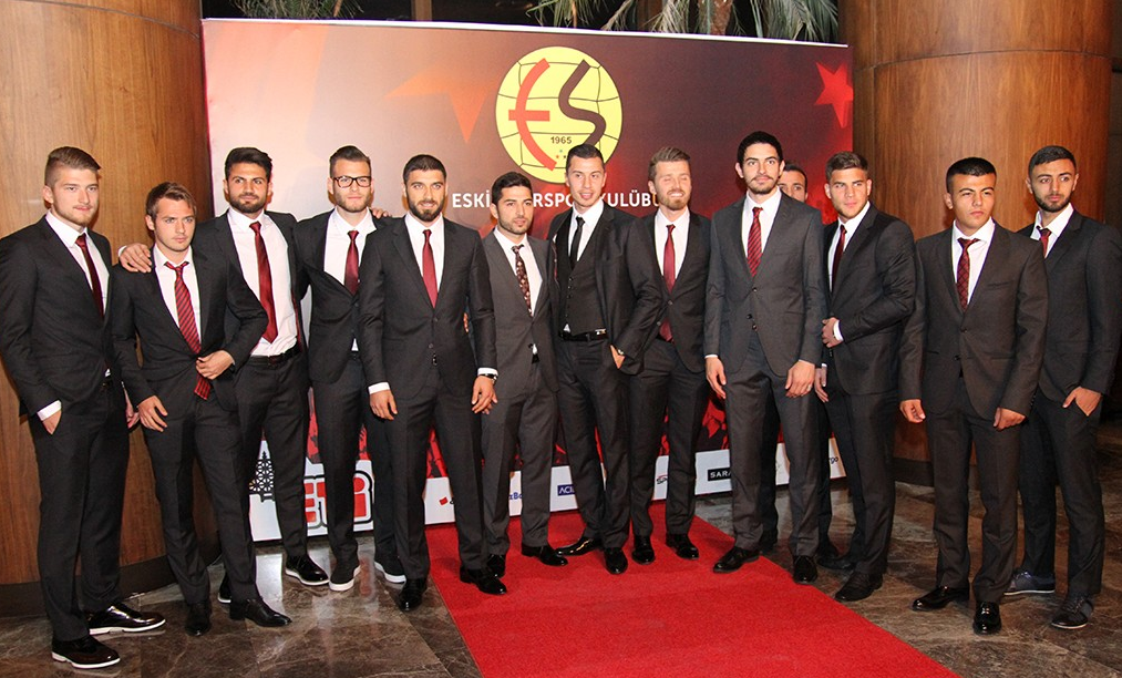 fanatikcomtr's tweet photo. #Eskişehirspor’un kuruluşunun 50. yılı kutlamaları yapıldı http://t.co/xnCxZOskcd http://t.co/07Jn4PtcEj