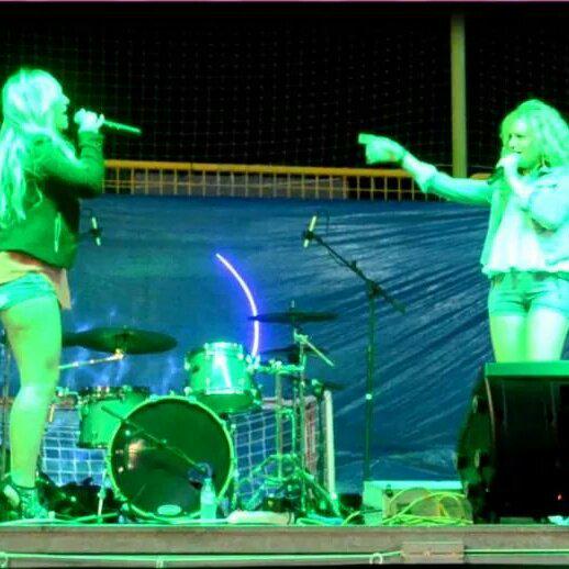 FreeOfSadness's tweet photo. Quiero oír a @Sd3oficial con #damemasflow en @canalfiesta #electrofiesta @ertrivi69 http://t.co/iQKAhyJaJx