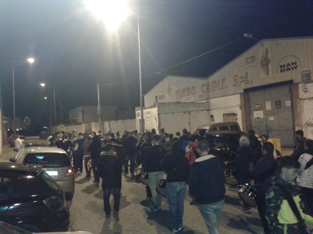 amlagrimas's tweet photo. Ultimando detalles.Un dia menos.... #cuaresma15ip @BateriaLagrimas http://t.co/Tm8OE2Jk1K