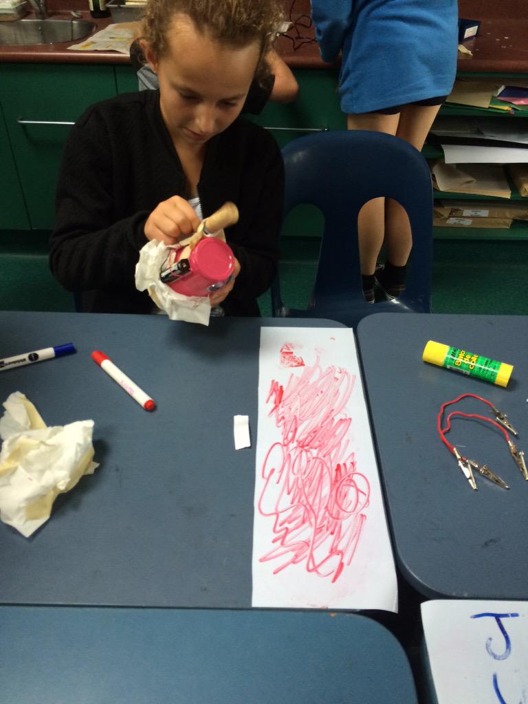 kererupeeps's tweet photo. Innovation! A cleaning bot! #hackyrclass #robotics http://t.co/GHQ7SsspwL