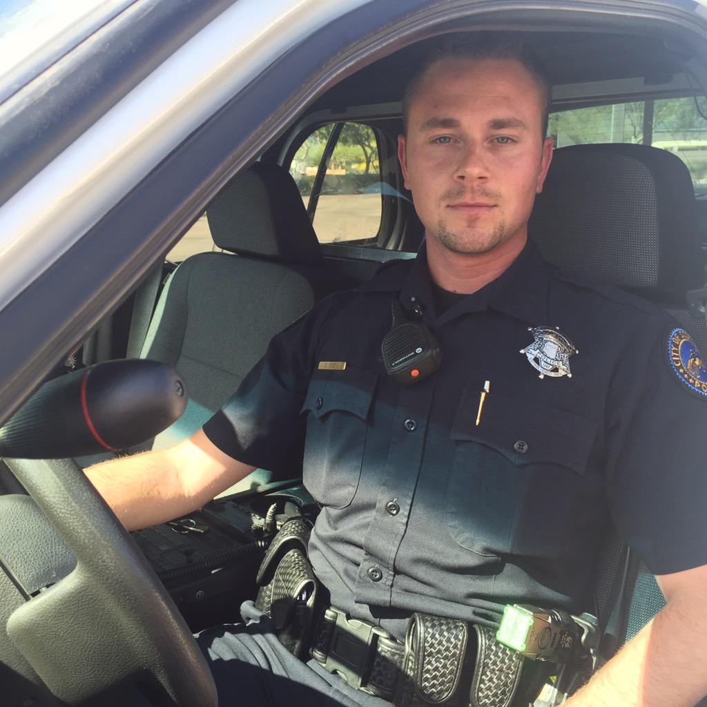 marcfox10's tweet photo. Tonight @5 hear from @ScottsdalePD officer who used stop sticks to stop a wrong-way driver on the 101. #FOX10PHOENIX http://t.co/2N8QxYR7uZ