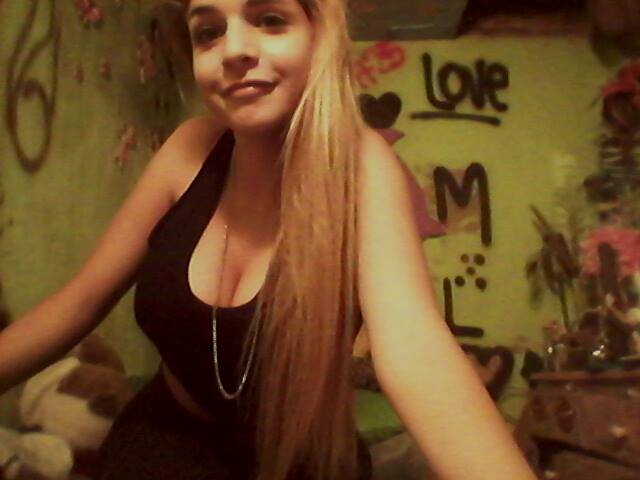 LecumberryMica's tweet photo. Estoy aburrida http://t.co/VmKAbs2IAG