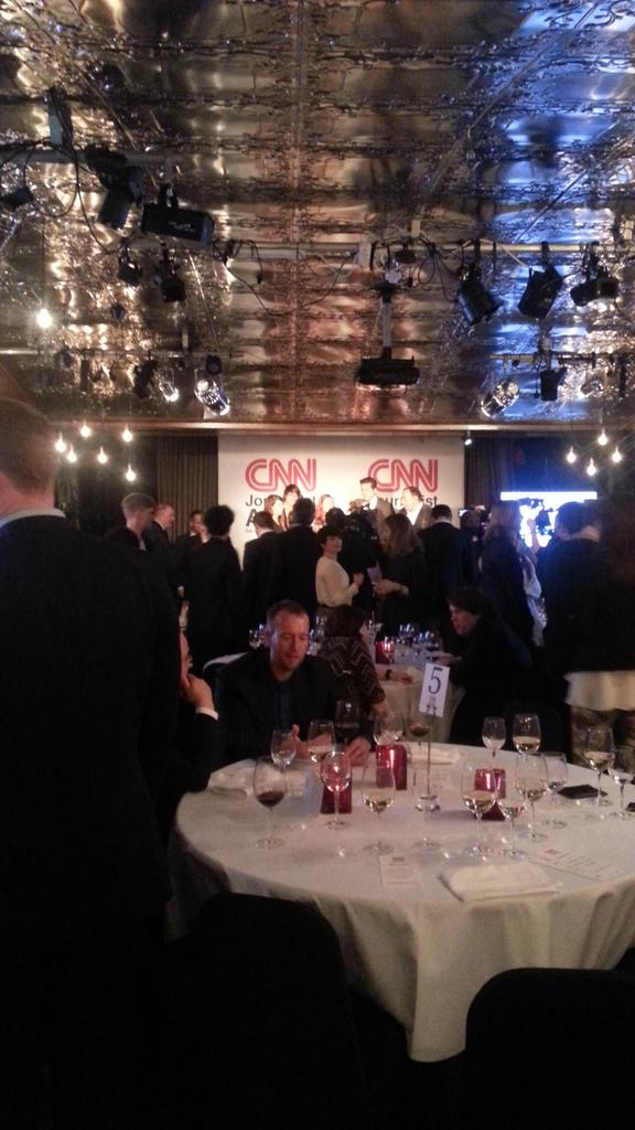 tinaunterwegs's tweet photo. ziemlich stolz, hier mit @dieUnsichtbaren nominiert gewesen zu sein. #cnnja #ems8 @emsMedienschule http://t.co/F56o9TUVd8