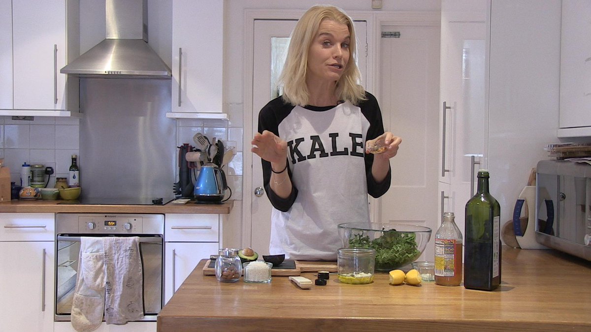 ChooseGreenUK's tweet photo. @juliemontagu's #superfood recipe for Spiced Coconut Kale for @bookzonetv. https://t.co/PS8Pg9cULP. http://t.co/w6u6Zyq94M