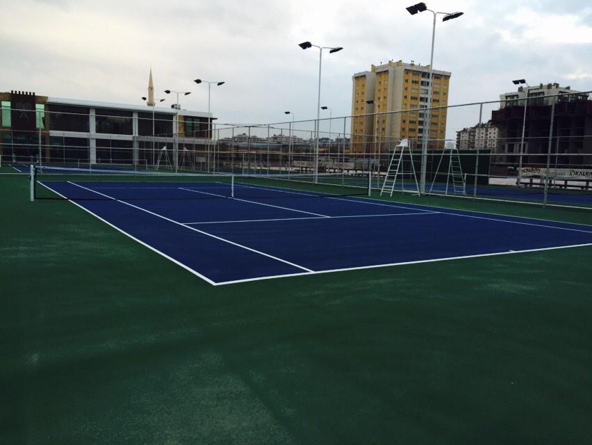 Açık-kapalı tenis sahaları