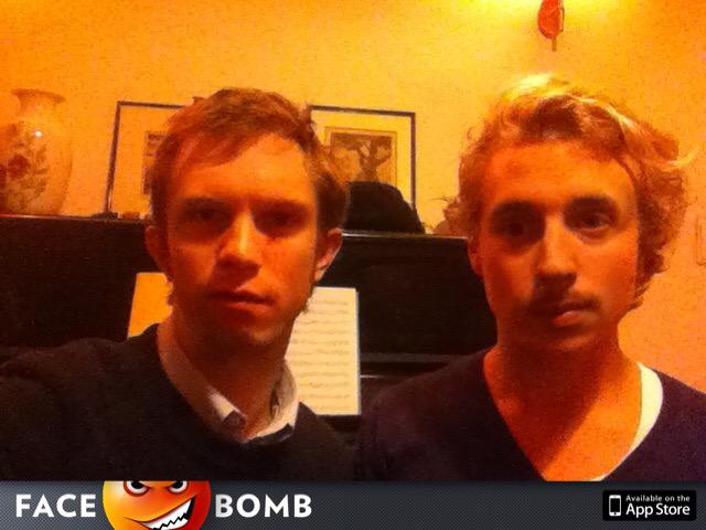 Robrecht_Vdt's tweet photo. En om het allemaal nog moeilijker te maken! Is dit nu Tom of Harry? :) @GillesDSchryver #tomenharry http://t.co/8dfLBLWff8