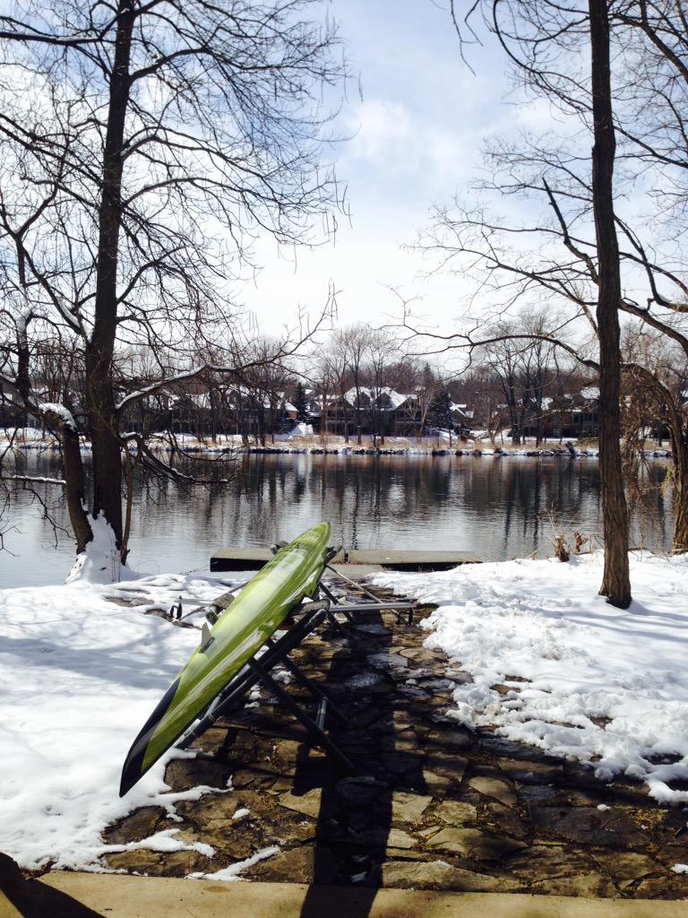 MillerRowing's tweet photo. Hydrate on cold days, as much as when it is hot. It is deceptive w lack of sweat. #Rowing #Crew http://t.co/KUZZUD32tb
