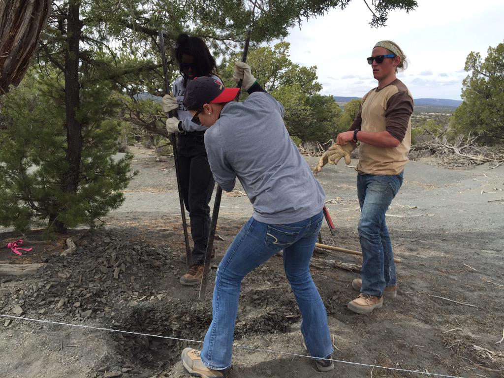 MAB_SlickRock's tweet photo. Day 2 of Service: Building fences for the Spring Creek Herd Management Area! #horses #slickrockon #WeBuildFences http://t.co/RdXgvfesZb