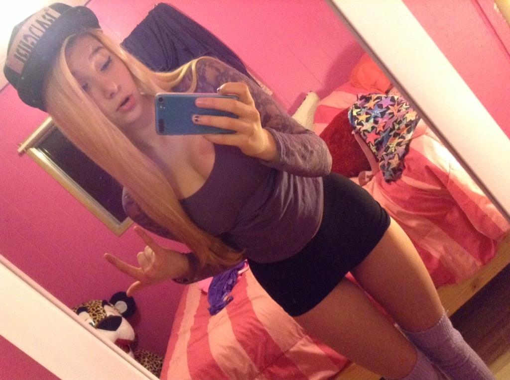 blondebabyy69's tweet photo. http://t.co/SiV0Q2Yia1