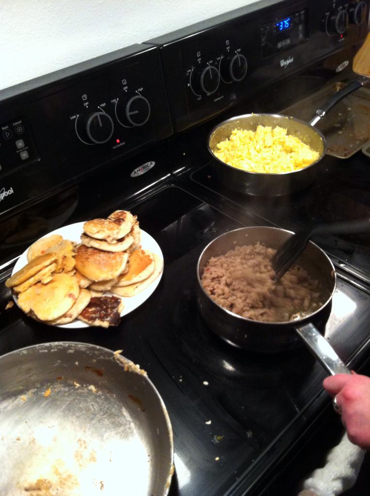 MAB_FtThompson's tweet photo. But... Wait... No... It's way too late for that food! Do to say it! Breakfast. For. Dinner. #BFD http://t.co/oVZNWrlNnr