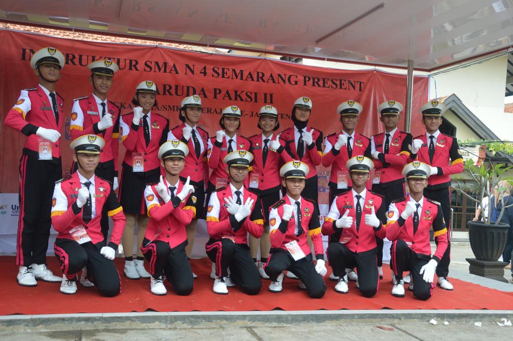 paskibrastemsa's tweet photo. @Anak_PASKIBRA bolehkan cowok2 pake jas Pink?? Hahaha #GMSTeam #Stemsa http://t.co/7ErOpgLQQe